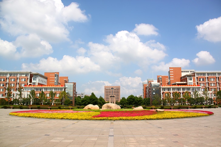 杭州电子科技大学是一所电子信息特色突出，经管学科优势明显，工、理、经、管、文、法、艺等多学...